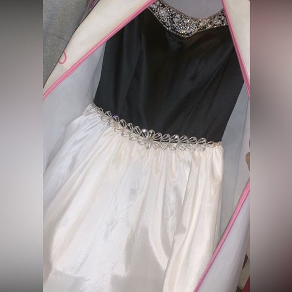 Prom dress - Picture 2 of 4